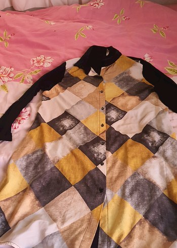 Düğmeli Renkli Desenli Kadın Gömlek - Görsel 2