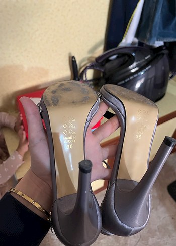 Gri Yılan Desenli Topuklu Kadın Ayakkabı 1 kere giyildi - Görsel 4