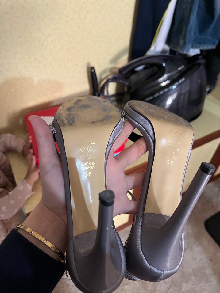 Gri Yılan Desenli Topuklu Kadın Ayakkabı 1 kere giyildi - Görsel 4