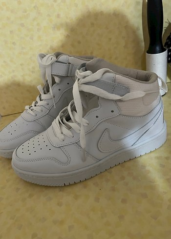 Beyaz Nike Kadın Spor Ayakkabı hiç giyilmedi - Görsel 2