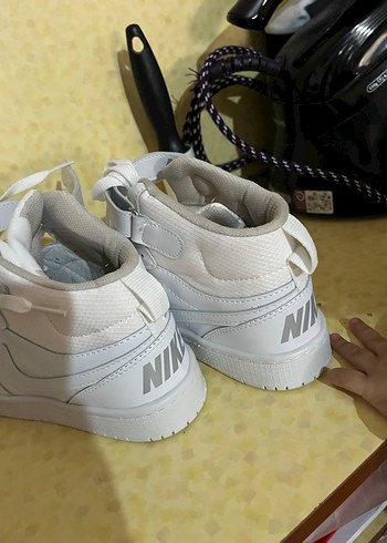 Beyaz Nike Kadın Spor Ayakkabı hiç giyilmedi - Görsel 3