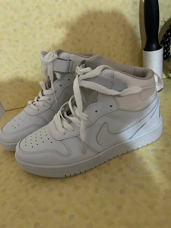 Beyaz Nike Kadın Spor Ayakkabı hiç giyilmedi - Görsel 2