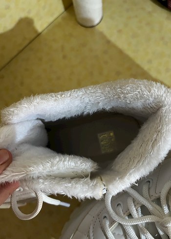 Beyaz Kürklü Platform Kadın Bot - Görsel 3