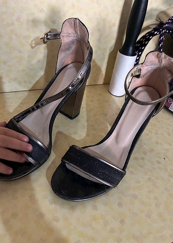 Klasik Siyah Yılan Desenli Kadın Topuklu Ayakkabı - Görsel 2