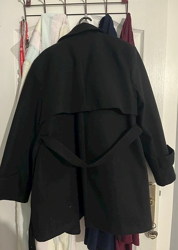 Siyah Klasik Kesim kuşaklı kısa Kaban - Görsel 4