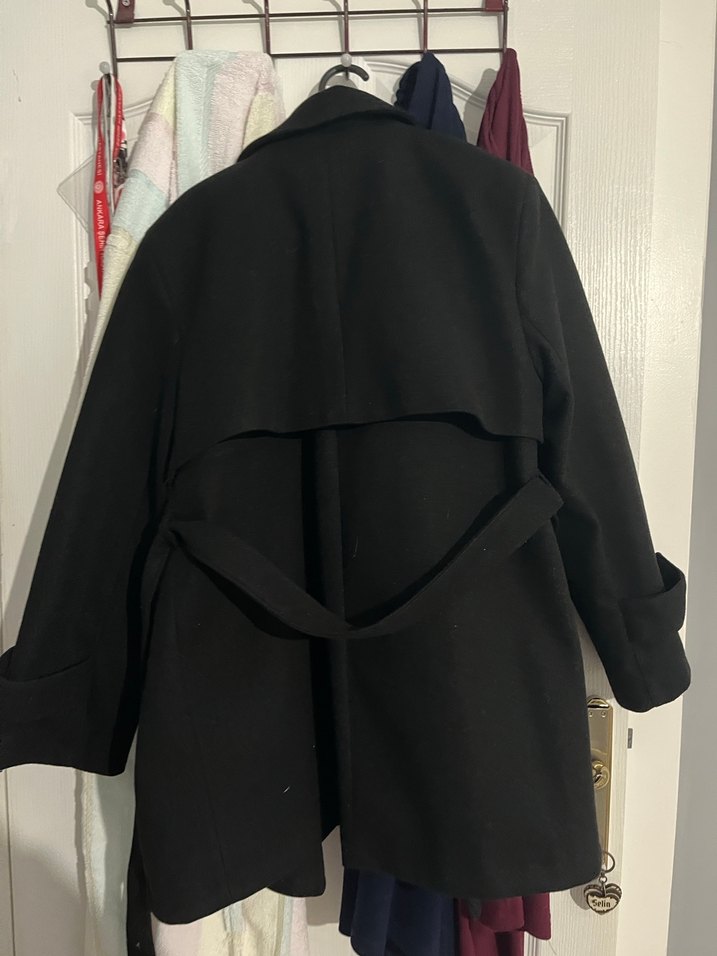 Siyah Klasik Kesim kuşaklı kısa Kaban - Görsel 4