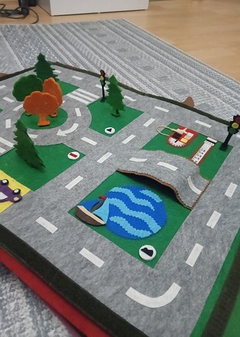 Çocuklar için Çok Renkli Oyun Matı Yarış yolu - Görsel 4