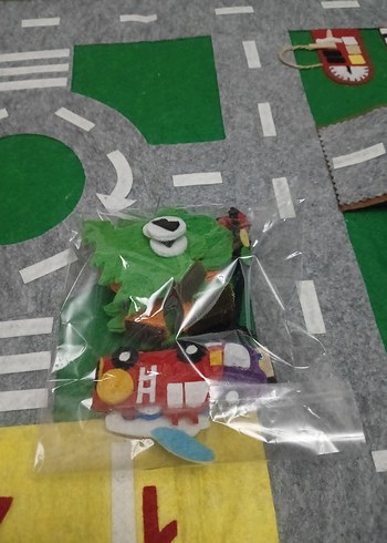 Çocuklar için Çok Renkli Oyun Matı Yarış yolu - Görsel 6