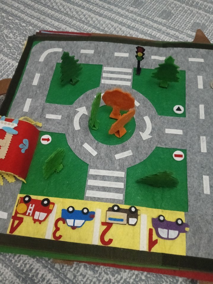 Çocuklar için Çok Renkli Oyun Matı Yarış yolu - Görsel 5