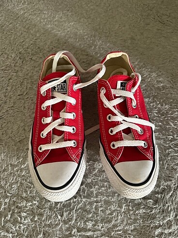 Kırmızı converse