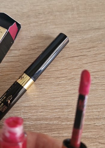 Rimmel Lipfinity 24 Saat Kalıcı Kırmızı Ruj - Görsel 4