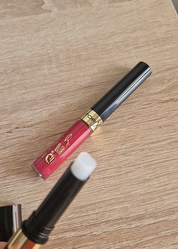 Rimmel Lipfinity 24 Saat Kalıcı Kırmızı Ruj - Görsel 3