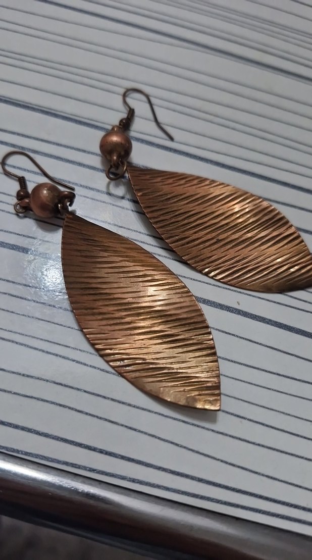 Bakır rengi yaprak modeli   küpe - Görsel 2