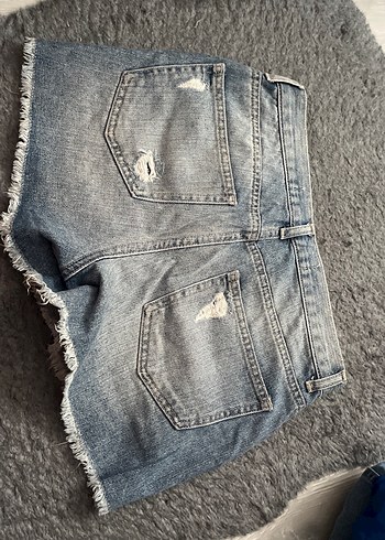 LC Waikiki Gri Yırtık Detaylı Kadın Mini Denim Şort