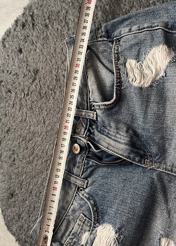 34 Beden gri Renk Gri Yırtık Detaylı Kadın Mini Denim Şort