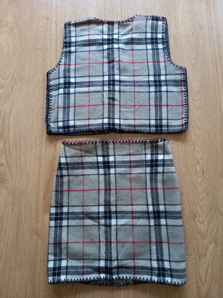 Kareli Gri Kız Çocuk Yelek ve Etek Takımı - Görsel 2