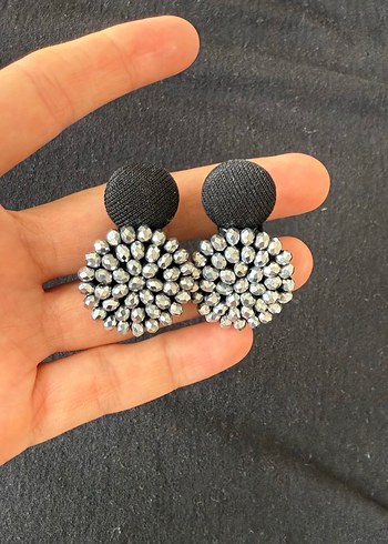 Gri Boncuklu Mini Rock Punk Küpe