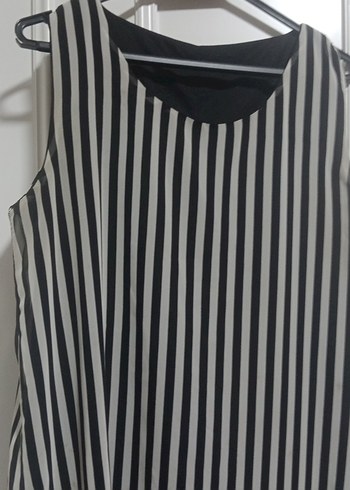 Siyah Beyaz Çizgili Piliseli diz altı elbise - Görsel 2