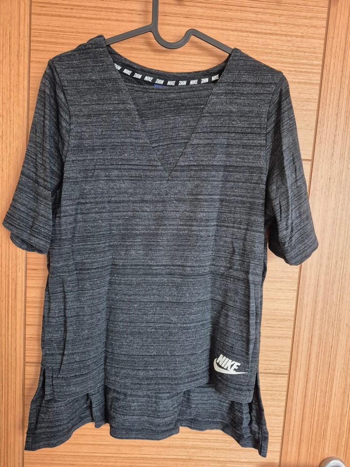 Gri V Yaka Kadın Tişört - Görsel 2