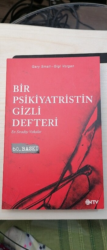 BiR PSiKiYATRiSTiN GiZLi DEFTERi Kitap