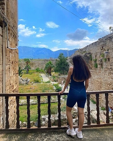 m Beden Bershka M beden vücudu saran esnek kumaşlı tulum