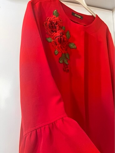 Kırmızı tunik