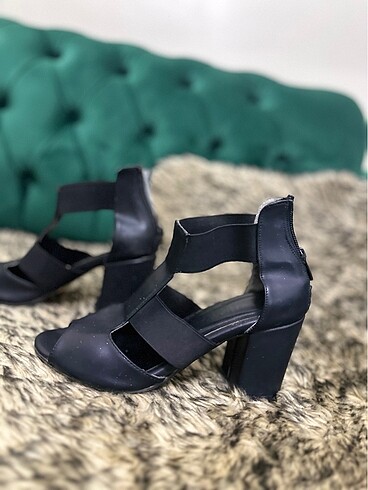 Topuklu açık ayakkabı - Görsel 3