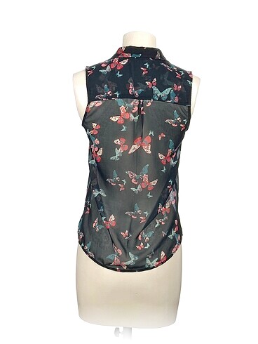 s Beden Bershka Bluz %70 İndirimli.