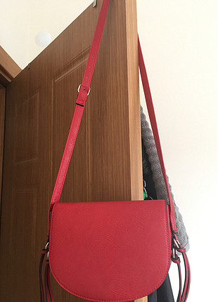 Kırmızı stradivarius çanta