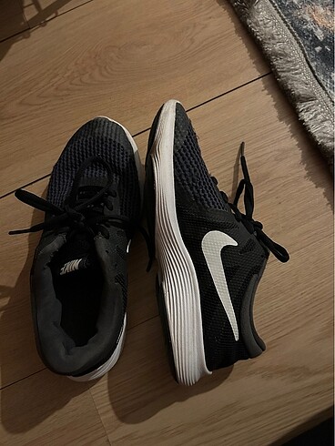 Nike kadın yürüyüş ayakkabısı