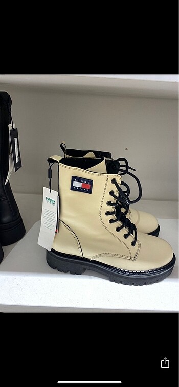 Tommy Hilfiger Bot