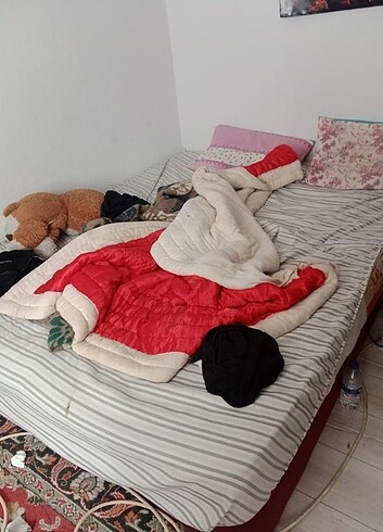 Çift kişilik yatak ve baza
