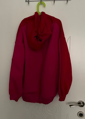 Renkli rick and morty li Kırmızı Kapüşonlu Sweatshirt - Görsel 2