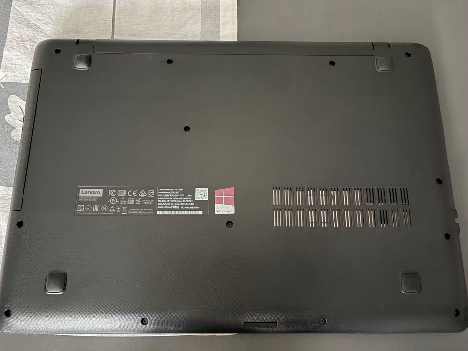 Siyah Lenovo Dizüstü Bilgisayar - Görsel 4