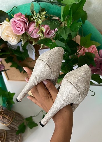 Dantel Detaylı Beyaz Stiletto Gelin Ayakkabısı