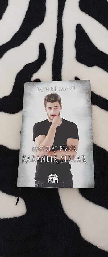 Karanlık Sırlar ~Mihri Mavi~ (Ciltli Posterli )