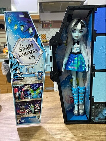 Beden Monster High Oyuncak Bebek Frankie Stein Skulltimate Secrets Fea