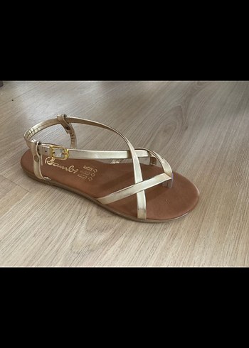 37 Beden altın Renk Altın Renkli Bilekten Tokalı Kadın Sandalet