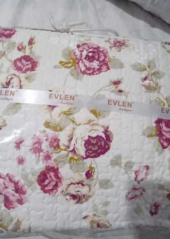 Çiçek Desenli Beyaz Yatak Örtüsü Seti - Görsel 3