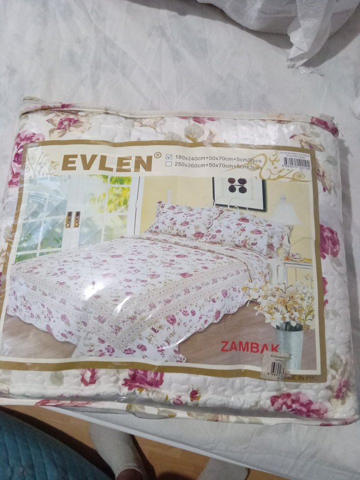 Çiçek Desenli Beyaz Yatak Örtüsü Seti - Görsel 4