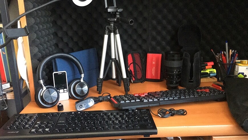 Telefon, tablet, kamera ve bilgisayar aksesuarları. 