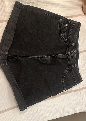 Siyah Bol Kesim Mini Denim Şort
