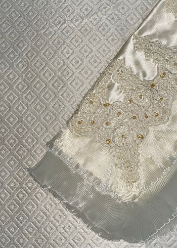 İşlemeli Beyaz Yatak Örtüsü - Görsel 3