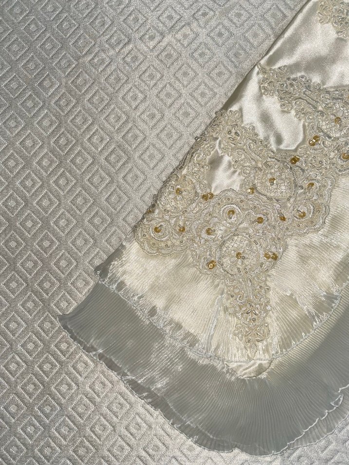 İşlemeli Beyaz Yatak Örtüsü - Görsel 3