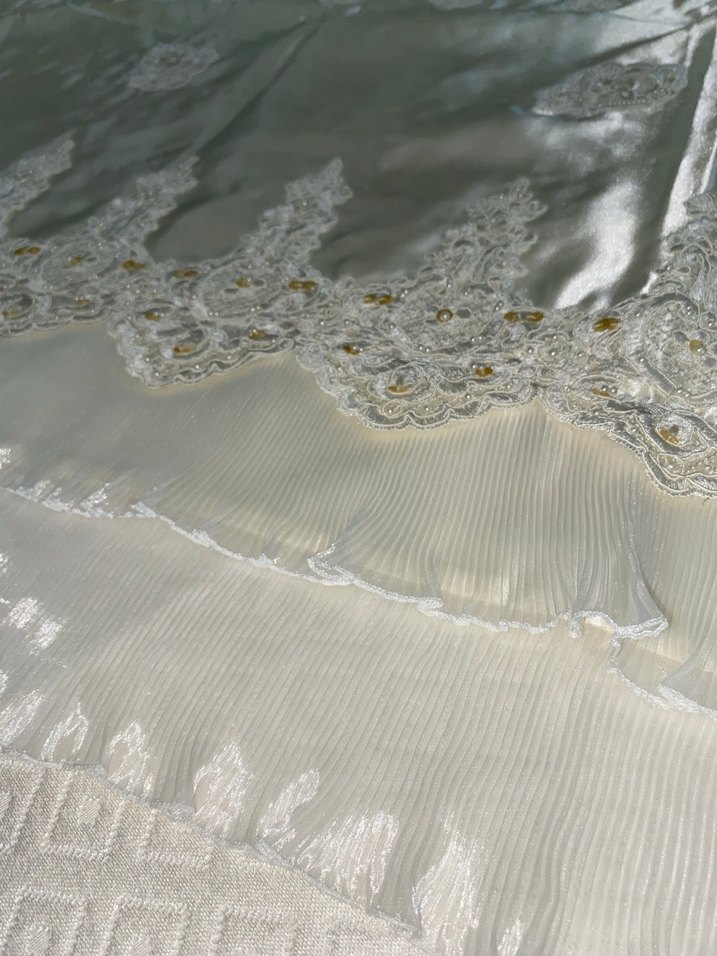 İşlemeli Beyaz Yatak Örtüsü - Görsel 2
