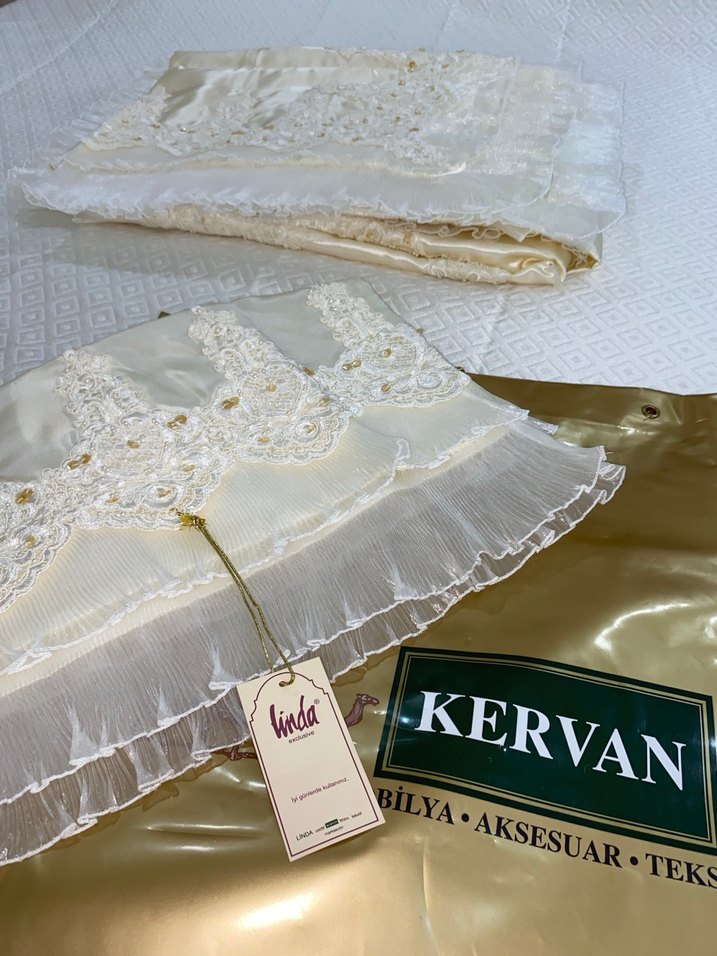 İşlemeli Beyaz Yatak Örtüsü - Görsel 4