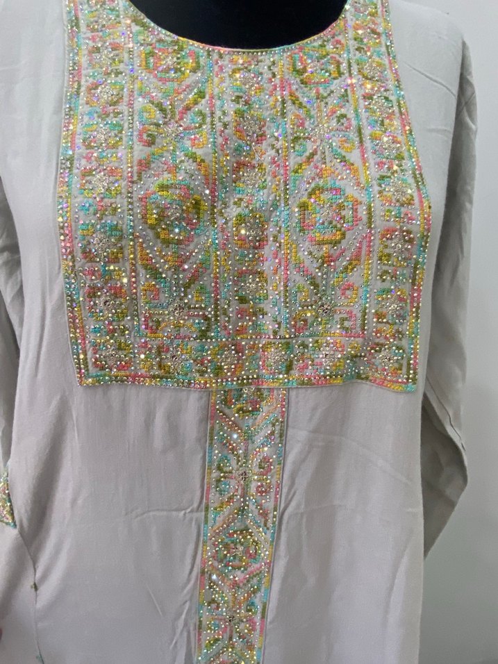 Boncuk ve nakış detaylı Arap elbisesi - Görsel 3