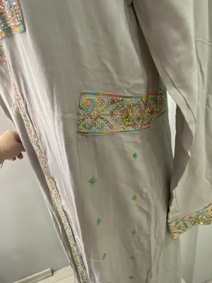 Boncuk ve nakış detaylı Arap elbisesi - Görsel 2