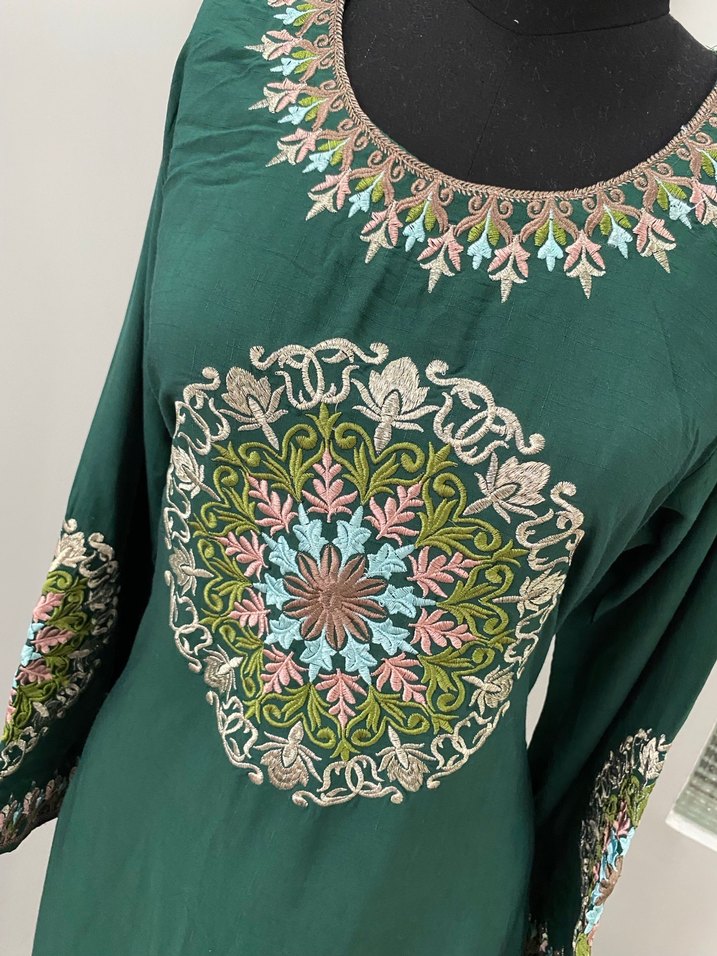 İşlemeli Yeşil Uzun Bohem Elbise - Görsel 3