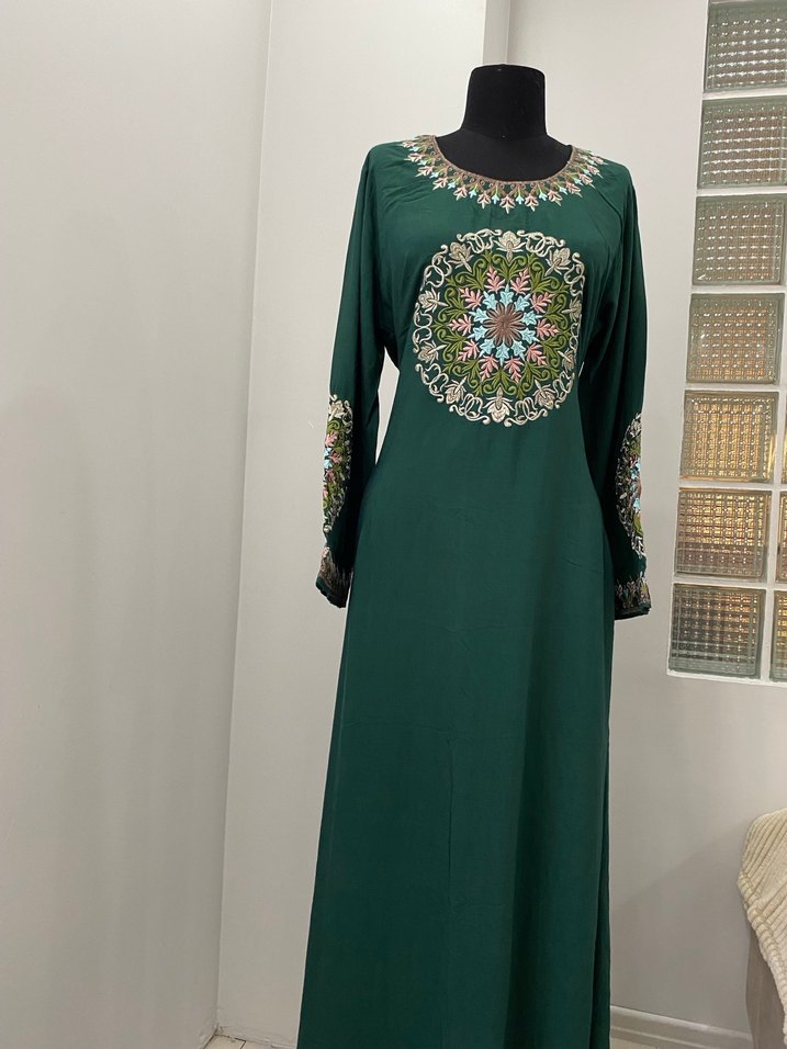 İşlemeli Yeşil Uzun Bohem Elbise - Görsel 2
